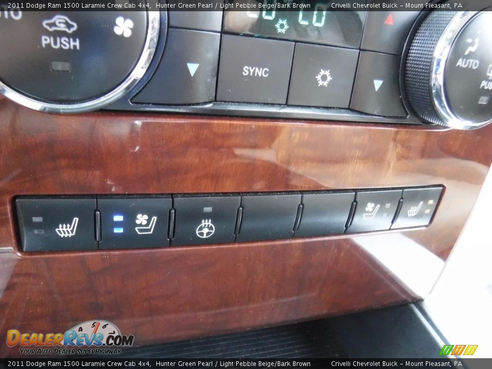 2011 Dodge Ram 1500 Laramie Crew Cab 4x4 Hunter Green Pearl / Light Pebble Beige/Bark Brown Photo #31