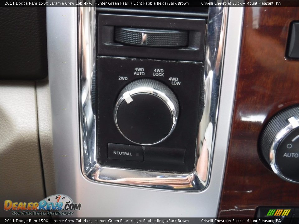 2011 Dodge Ram 1500 Laramie Crew Cab 4x4 Hunter Green Pearl / Light Pebble Beige/Bark Brown Photo #33