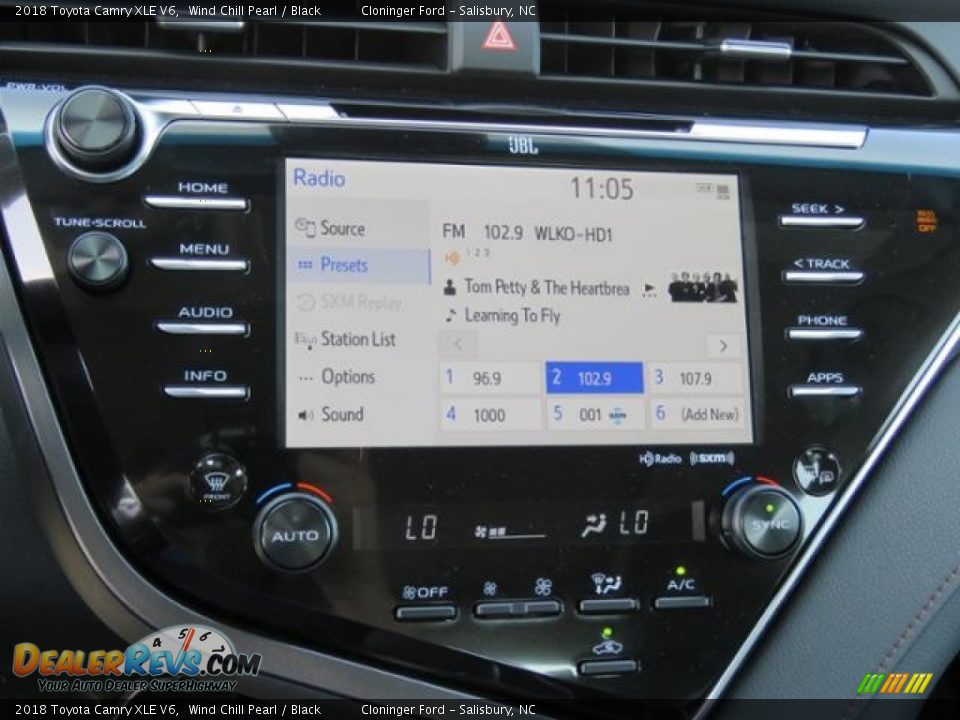 2018 Toyota Camry XLE V6 Wind Chill Pearl / Black Photo #16