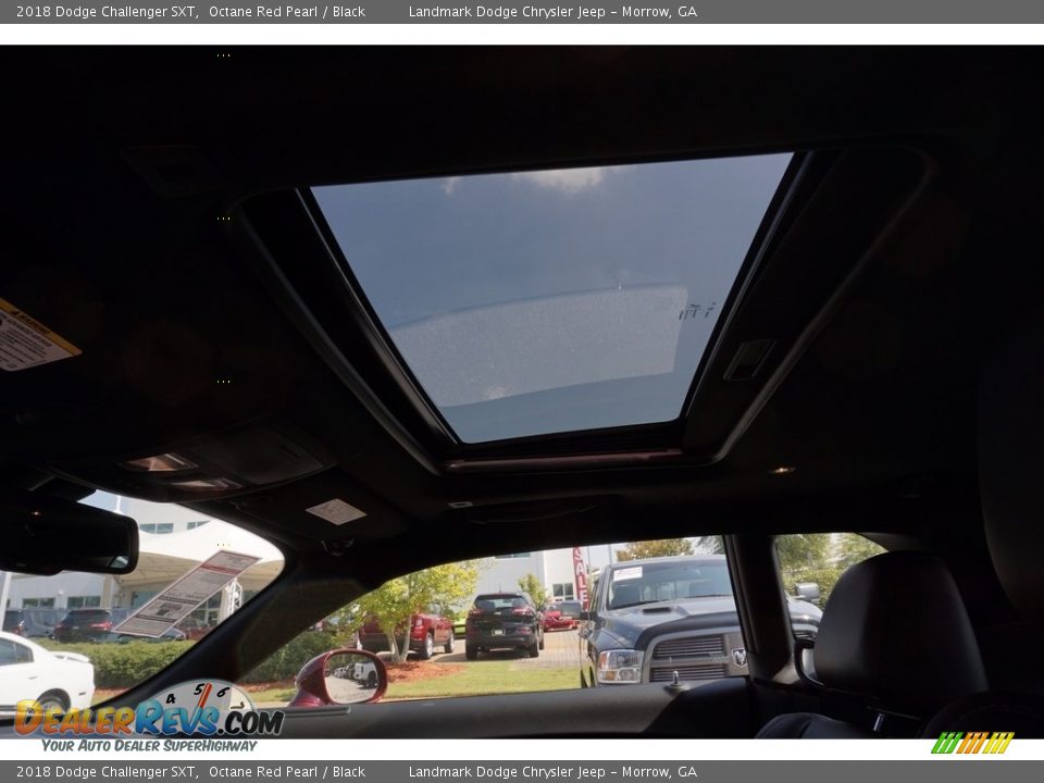 2018 Dodge Challenger SXT Octane Red Pearl / Black Photo #8