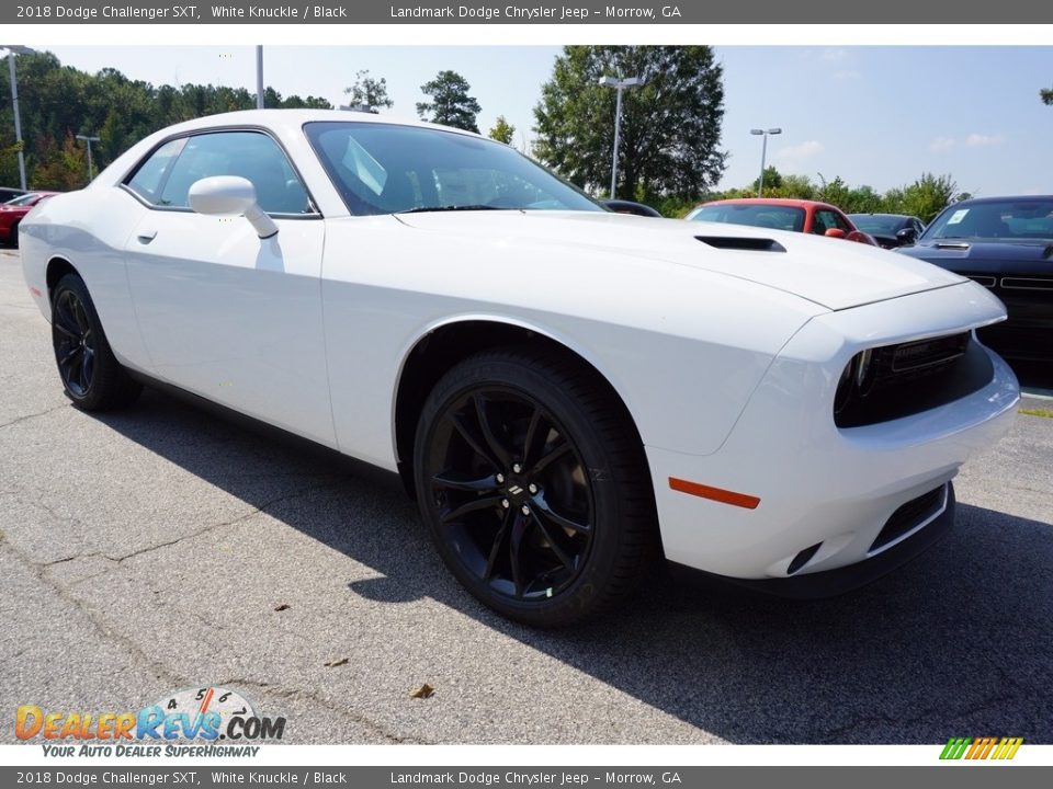 Front 3/4 View of 2018 Dodge Challenger SXT Photo #4