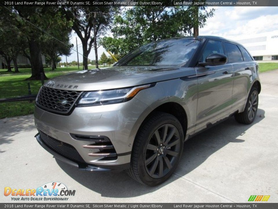Front 3/4 View of 2018 Land Rover Range Rover Velar R Dynamic SE Photo #10