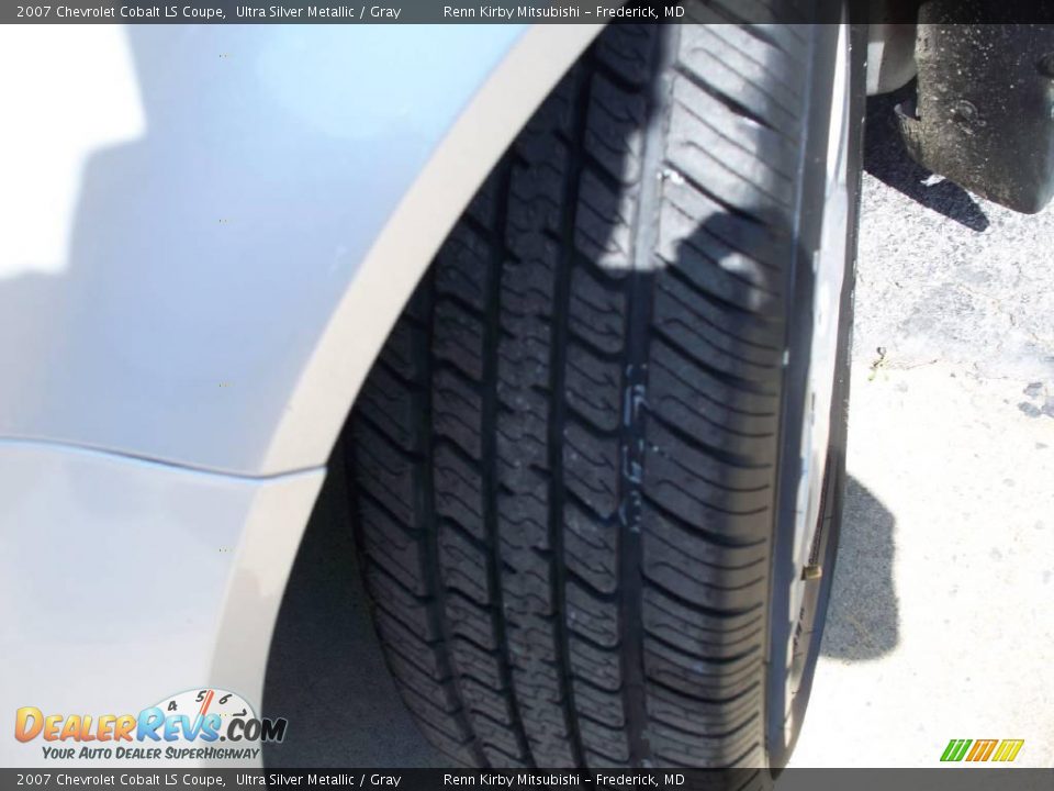 2007 Chevrolet Cobalt LS Coupe Ultra Silver Metallic / Gray Photo #3