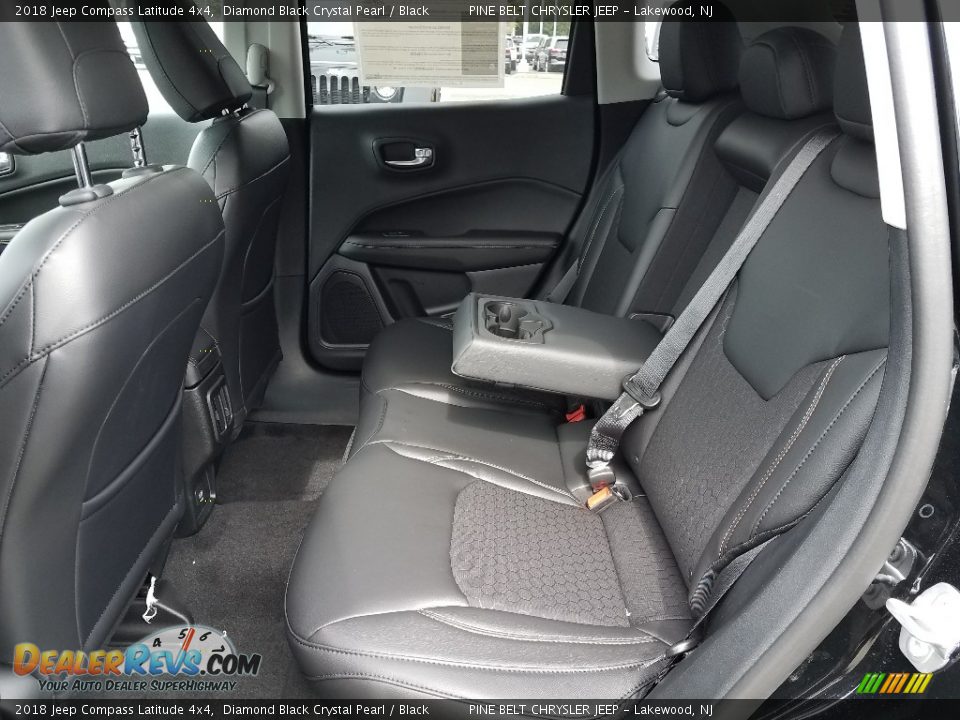 2018 Jeep Compass Latitude 4x4 Diamond Black Crystal Pearl / Black Photo #6