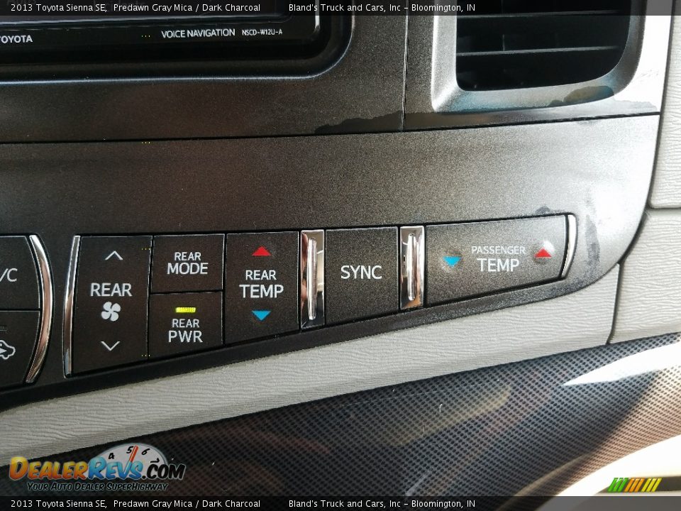 2013 Toyota Sienna SE Predawn Gray Mica / Dark Charcoal Photo #31