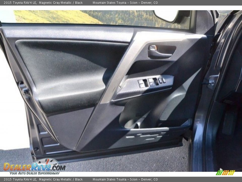 2015 Toyota RAV4 LE Magnetic Gray Metallic / Black Photo #24