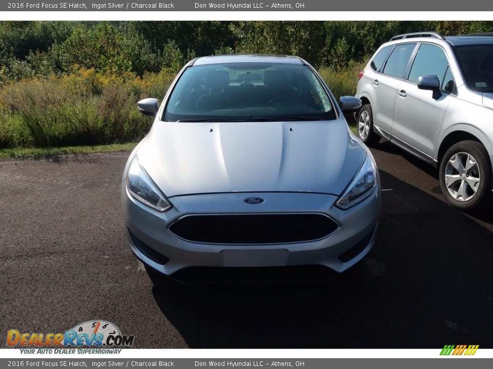 2016 Ford Focus SE Hatch Ingot Silver / Charcoal Black Photo #2