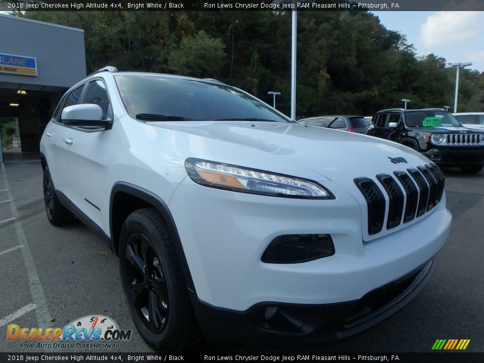 Front 3/4 View of 2018 Jeep Cherokee High Altitude 4x4 Photo #7