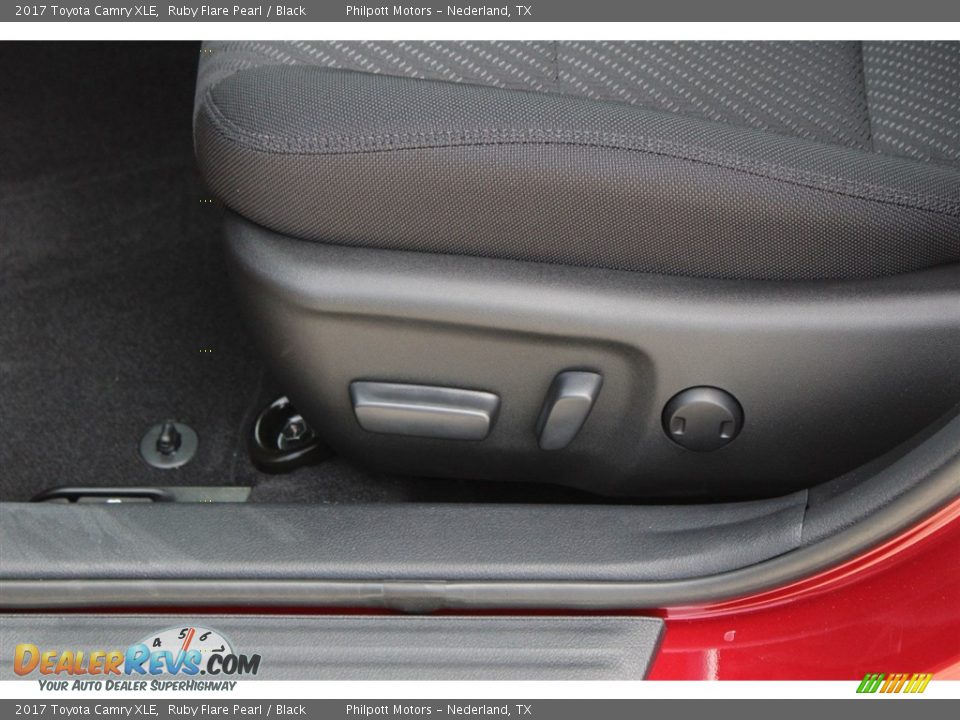 2017 Toyota Camry XLE Ruby Flare Pearl / Black Photo #10