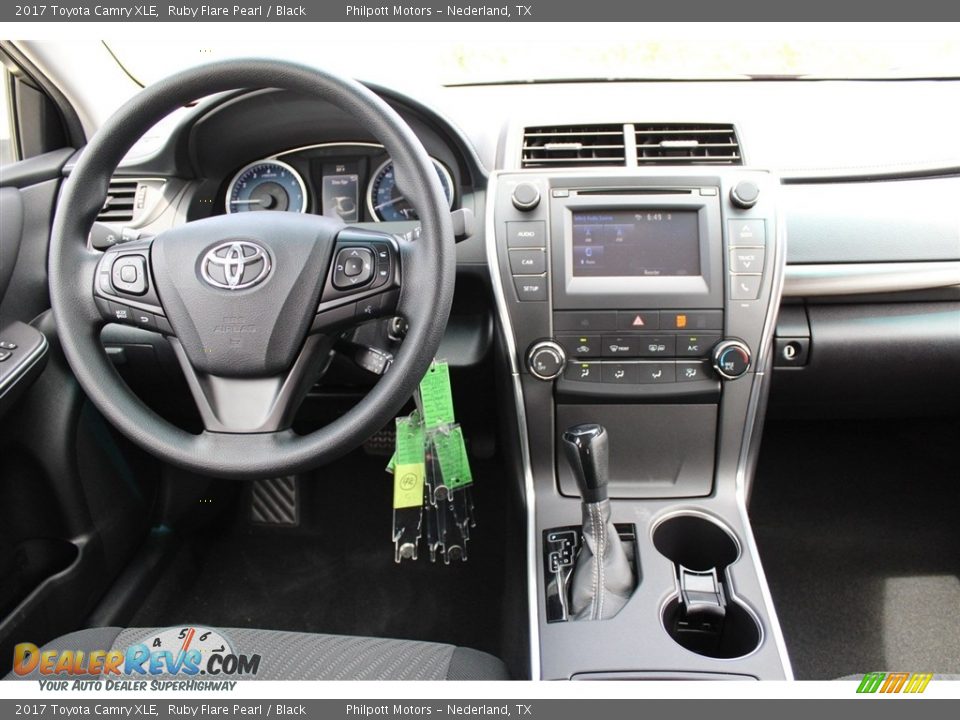 2017 Toyota Camry XLE Ruby Flare Pearl / Black Photo #18