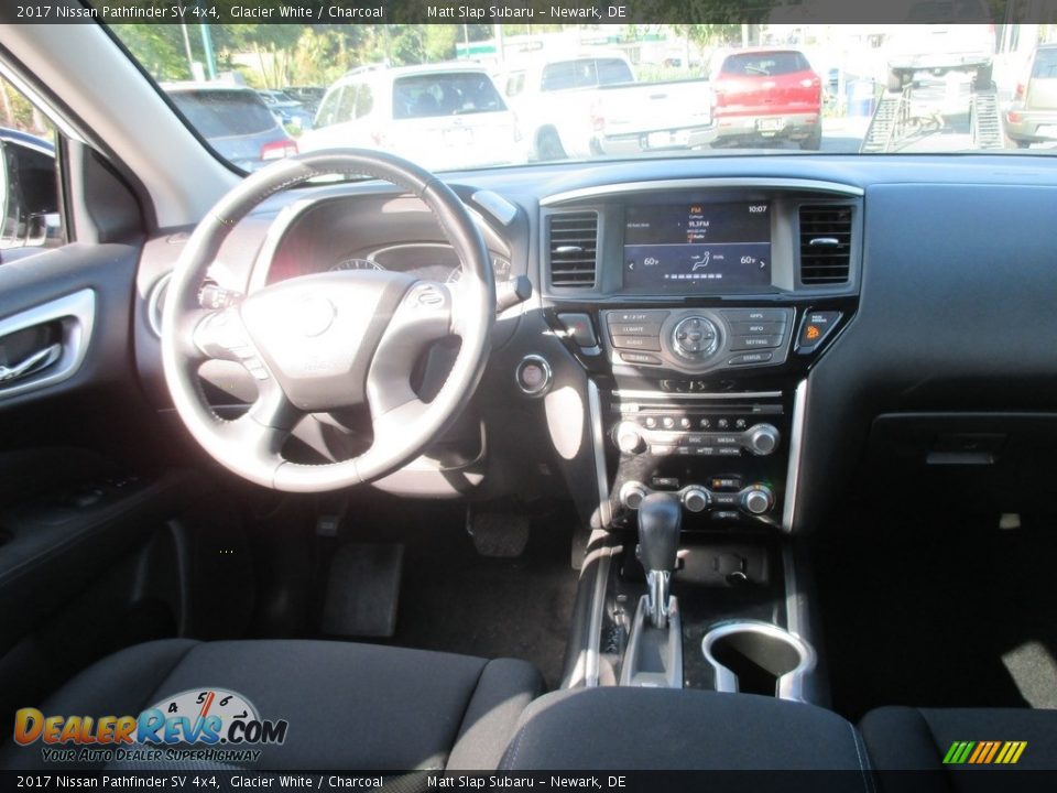 2017 Nissan Pathfinder SV 4x4 Glacier White / Charcoal Photo #10