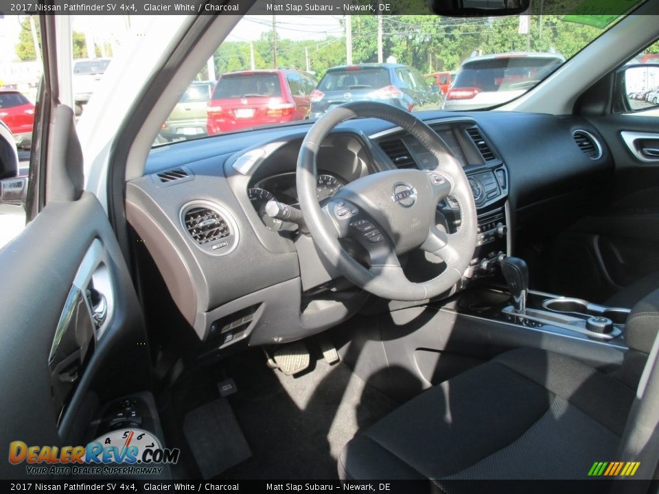 2017 Nissan Pathfinder SV 4x4 Glacier White / Charcoal Photo #12