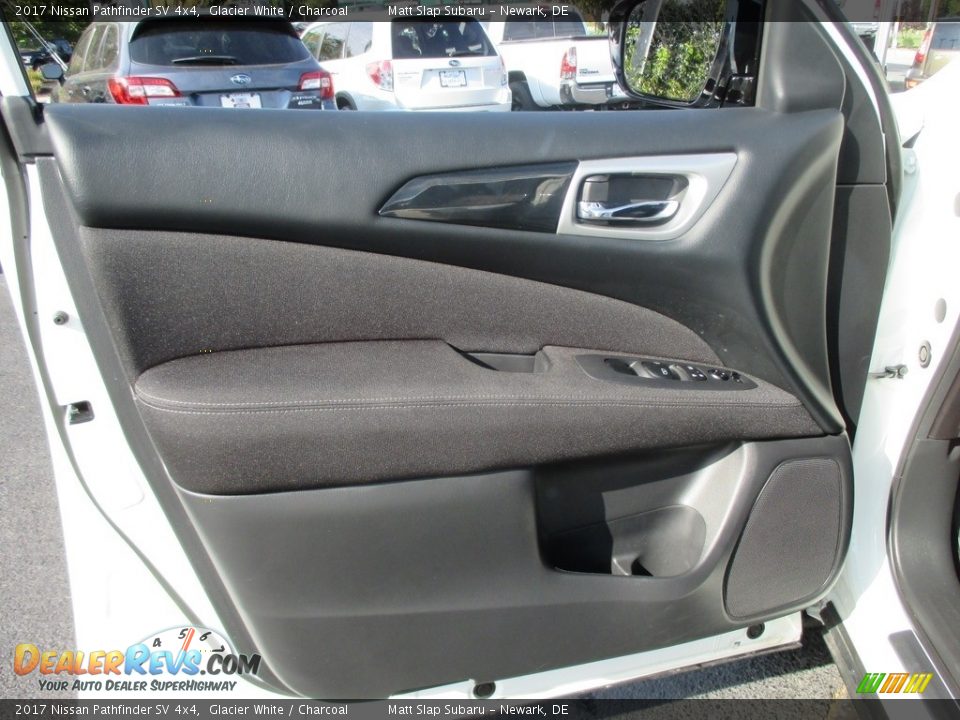 2017 Nissan Pathfinder SV 4x4 Glacier White / Charcoal Photo #14