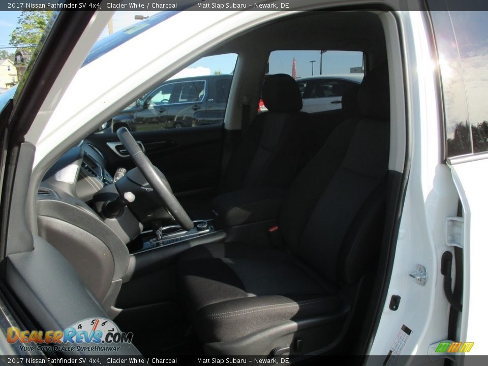 2017 Nissan Pathfinder SV 4x4 Glacier White / Charcoal Photo #16