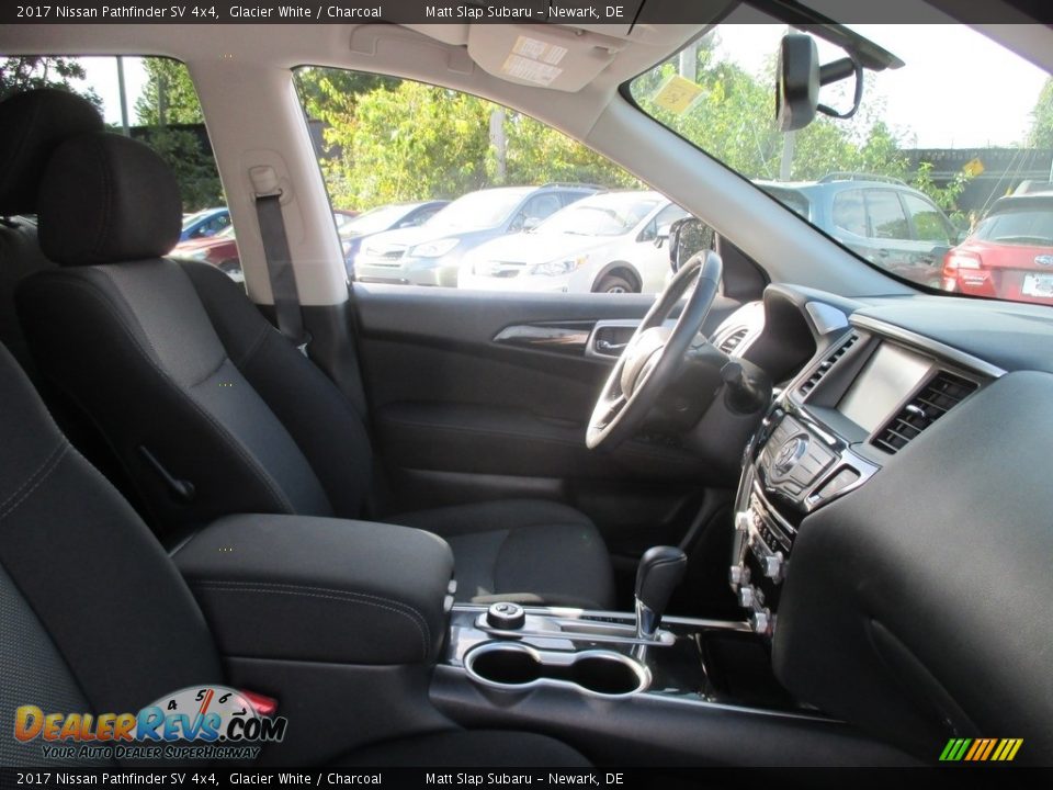 2017 Nissan Pathfinder SV 4x4 Glacier White / Charcoal Photo #17