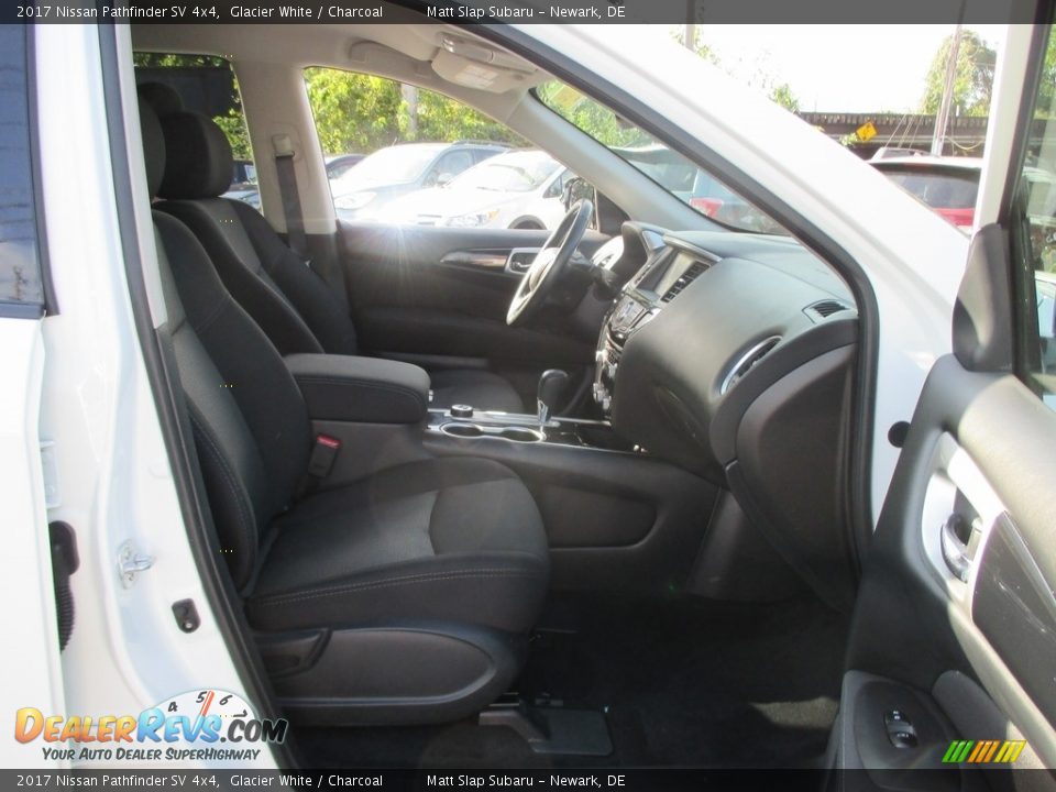 2017 Nissan Pathfinder SV 4x4 Glacier White / Charcoal Photo #18