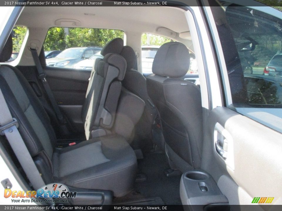 2017 Nissan Pathfinder SV 4x4 Glacier White / Charcoal Photo #19