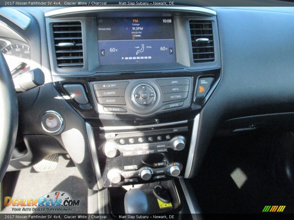 2017 Nissan Pathfinder SV 4x4 Glacier White / Charcoal Photo #25