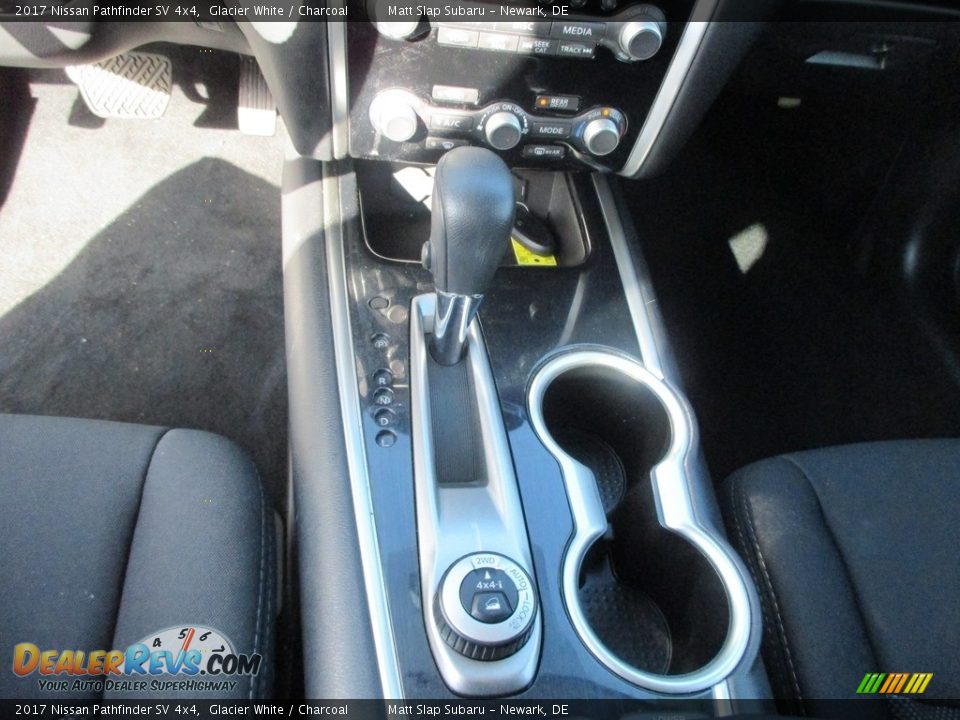 2017 Nissan Pathfinder SV 4x4 Glacier White / Charcoal Photo #26