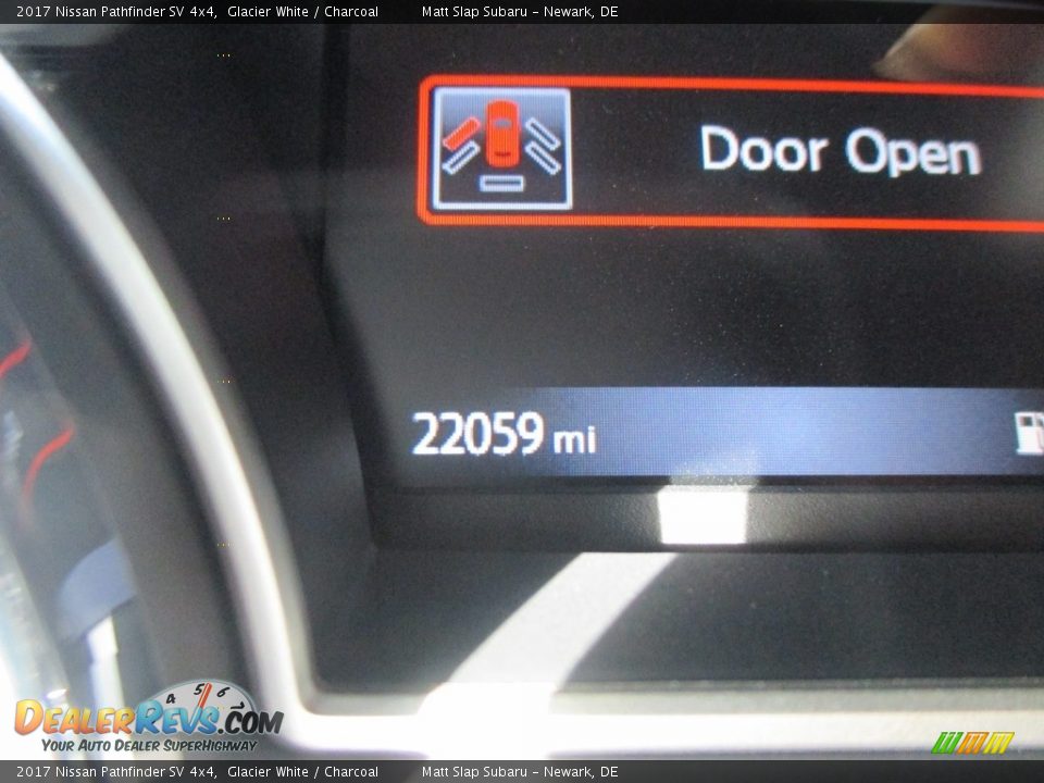 2017 Nissan Pathfinder SV 4x4 Glacier White / Charcoal Photo #28