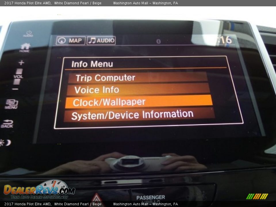 2017 Honda Pilot Elite AWD White Diamond Pearl / Beige Photo #30