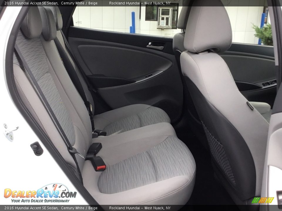 2016 Hyundai Accent SE Sedan Century White / Beige Photo #21