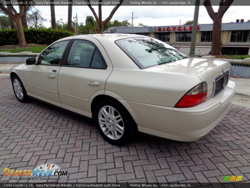 2003 Lincoln LS V8 Ivory Parchment Metallic / Espresso/Medium Light Stone Photo #10