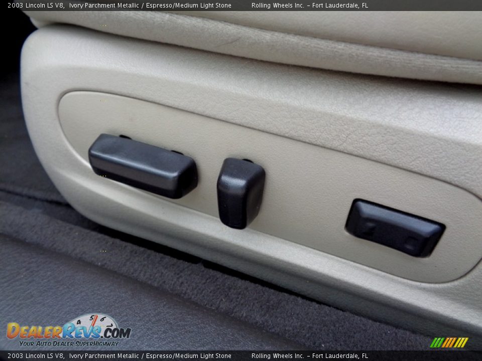 2003 Lincoln LS V8 Ivory Parchment Metallic / Espresso/Medium Light Stone Photo #17