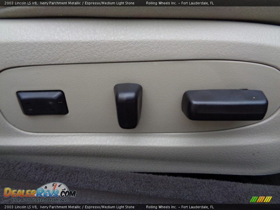 2003 Lincoln LS V8 Ivory Parchment Metallic / Espresso/Medium Light Stone Photo #18