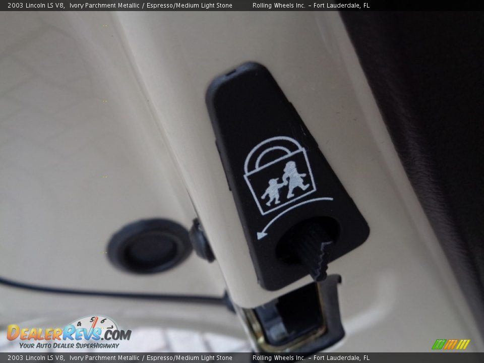 2003 Lincoln LS V8 Ivory Parchment Metallic / Espresso/Medium Light Stone Photo #20