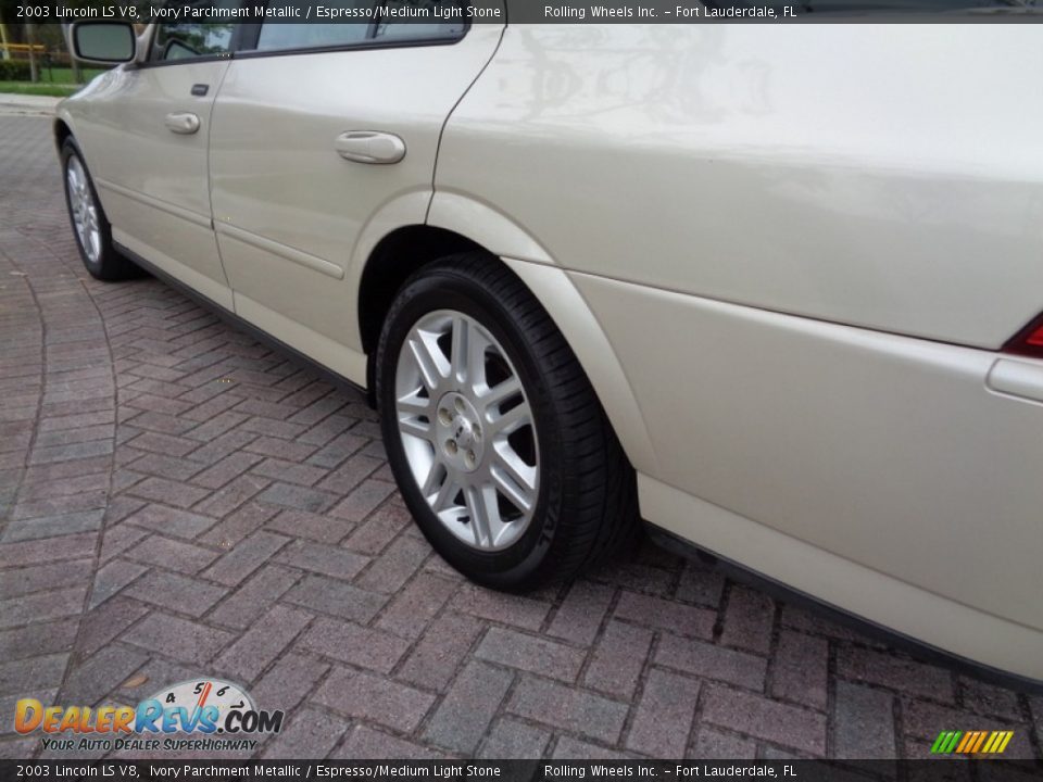 2003 Lincoln LS V8 Ivory Parchment Metallic / Espresso/Medium Light Stone Photo #27