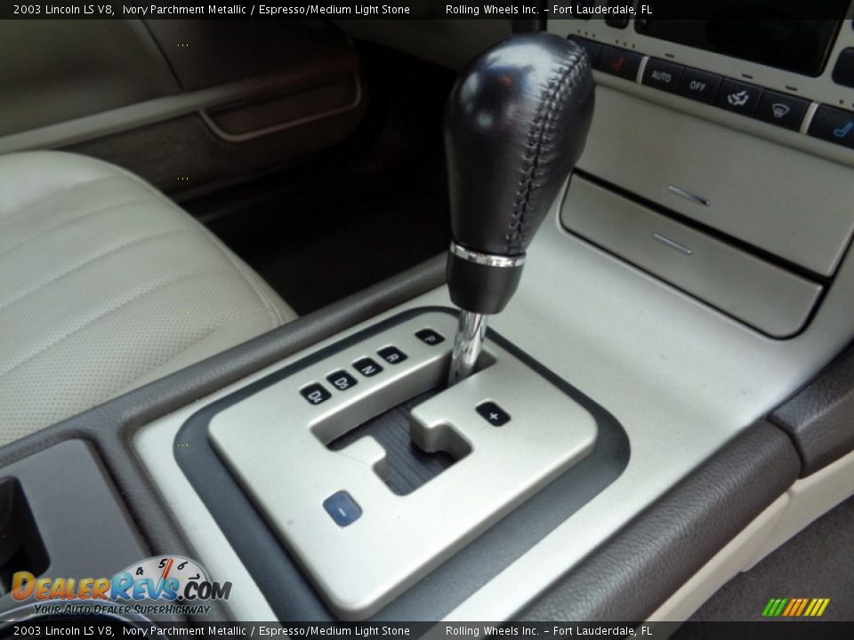 2003 Lincoln LS V8 Ivory Parchment Metallic / Espresso/Medium Light Stone Photo #30