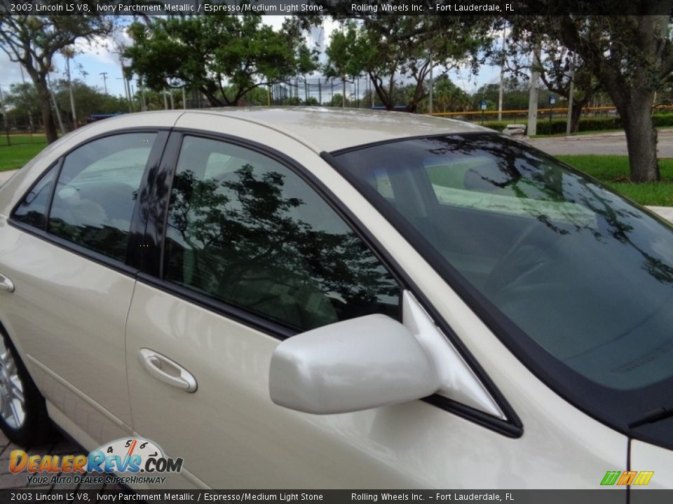 2003 Lincoln LS V8 Ivory Parchment Metallic / Espresso/Medium Light Stone Photo #33
