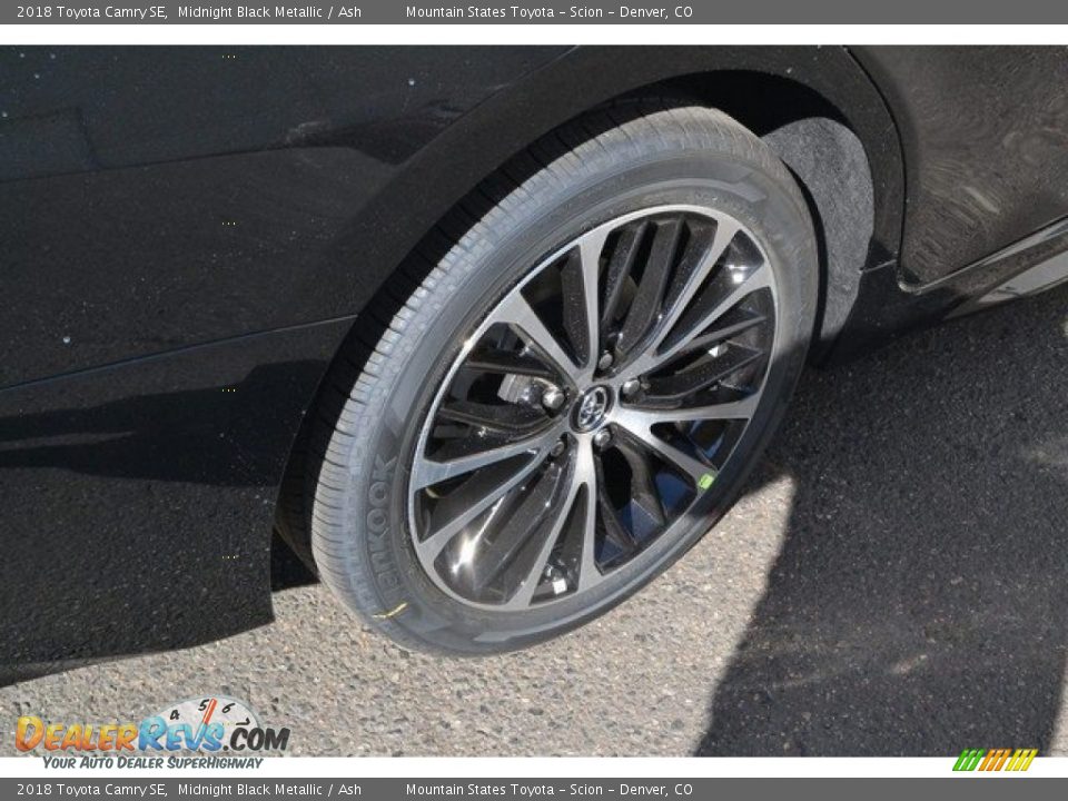 2018 Toyota Camry SE Midnight Black Metallic / Ash Photo #9