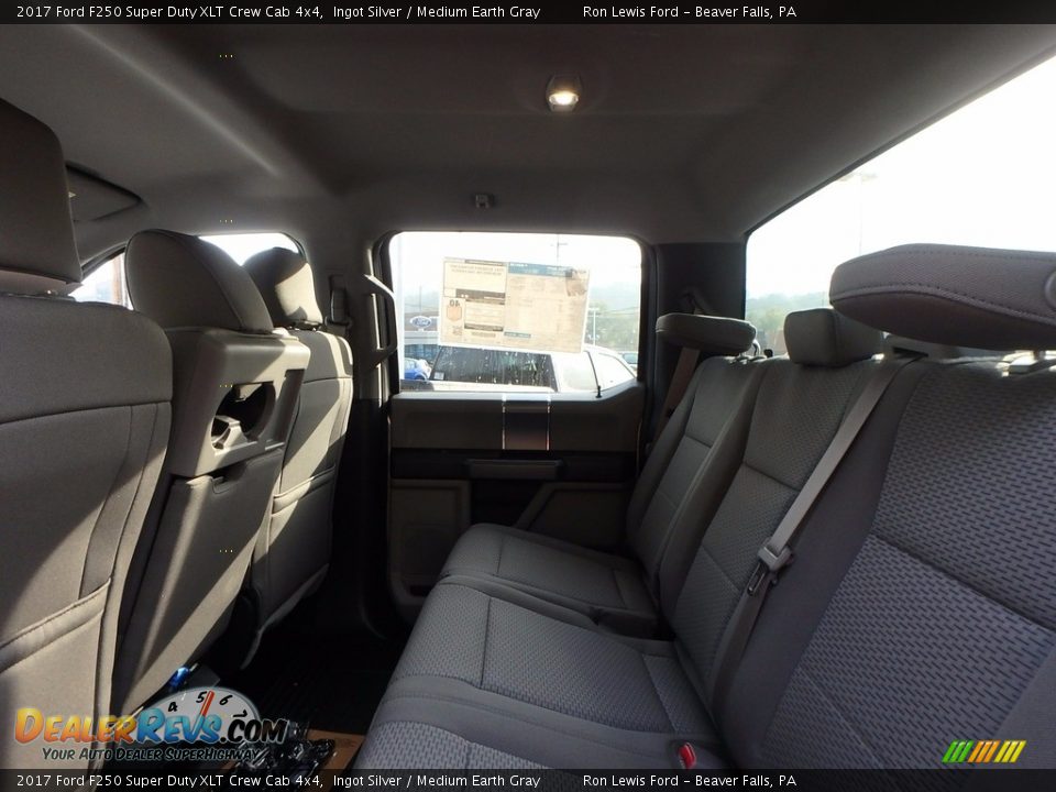 2017 Ford F250 Super Duty XLT Crew Cab 4x4 Ingot Silver / Medium Earth Gray Photo #11