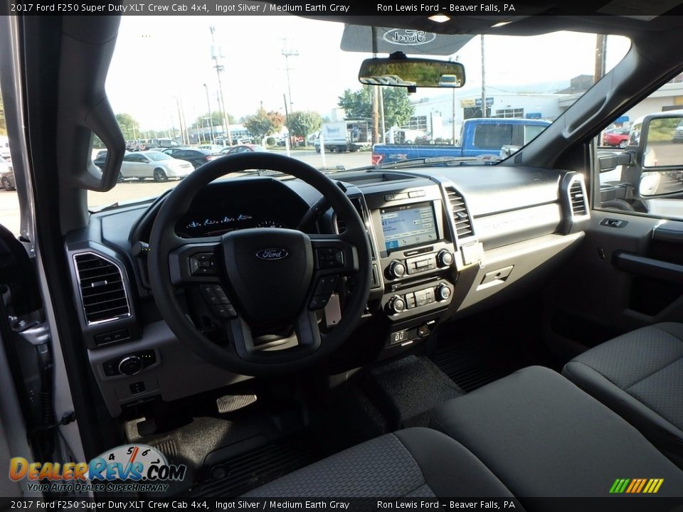 2017 Ford F250 Super Duty XLT Crew Cab 4x4 Ingot Silver / Medium Earth Gray Photo #12