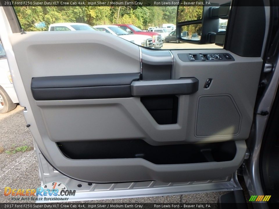 2017 Ford F250 Super Duty XLT Crew Cab 4x4 Ingot Silver / Medium Earth Gray Photo #13