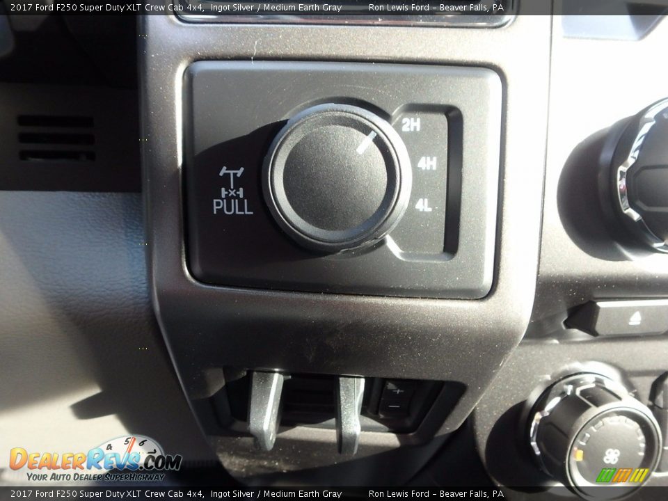 2017 Ford F250 Super Duty XLT Crew Cab 4x4 Ingot Silver / Medium Earth Gray Photo #17