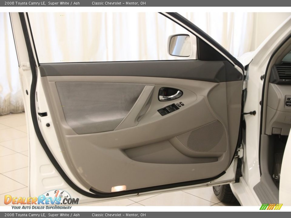 2008 Toyota Camry LE Super White / Ash Photo #4