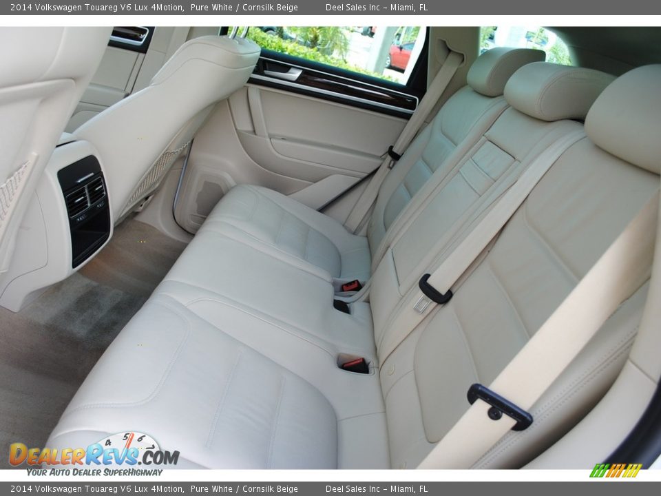 2014 Volkswagen Touareg V6 Lux 4Motion Pure White / Cornsilk Beige Photo #12