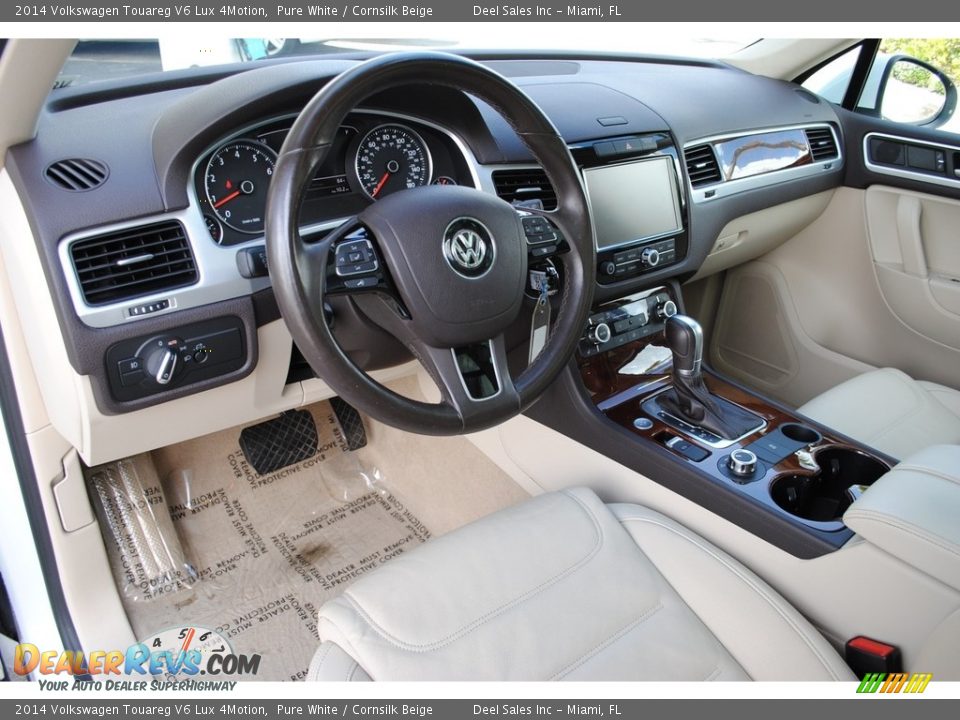 2014 Volkswagen Touareg V6 Lux 4Motion Pure White / Cornsilk Beige Photo #17