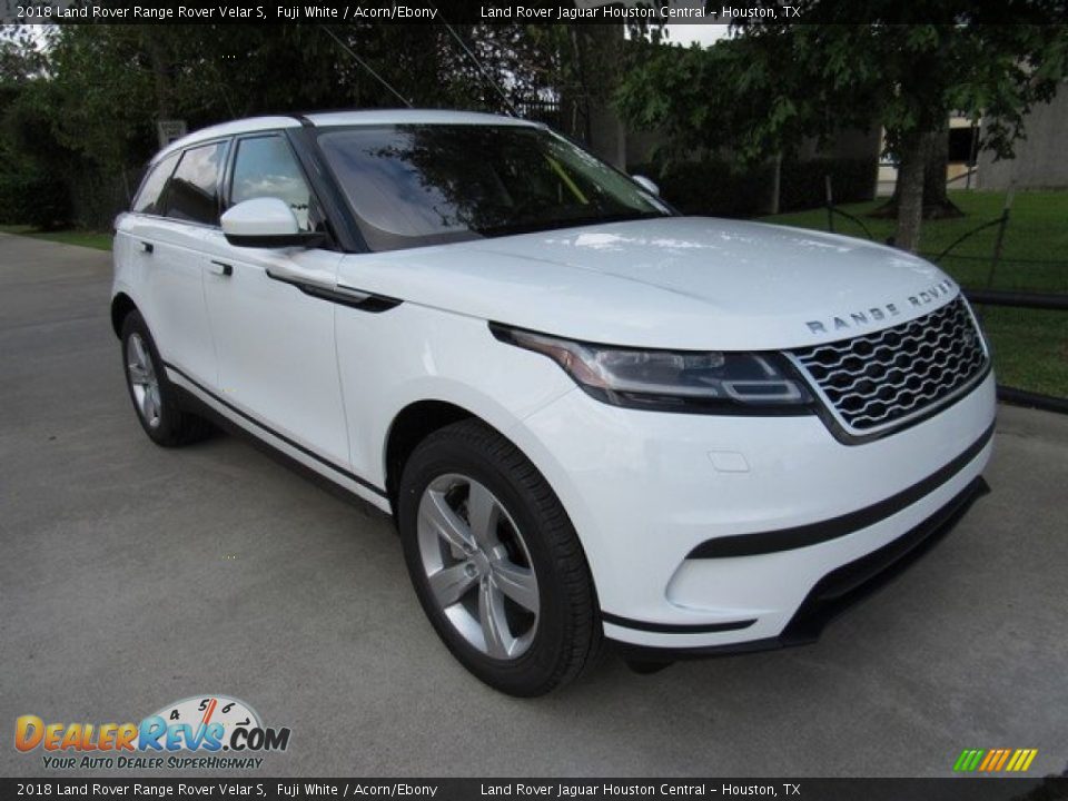 Front 3/4 View of 2018 Land Rover Range Rover Velar S Photo #2