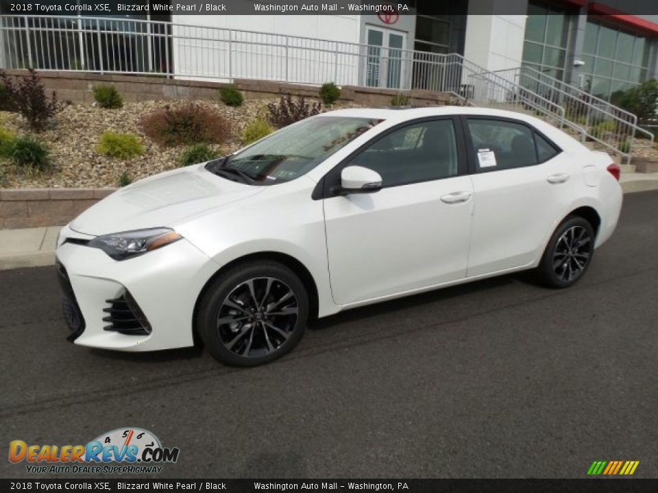 Front 3/4 View of 2018 Toyota Corolla XSE Photo #5