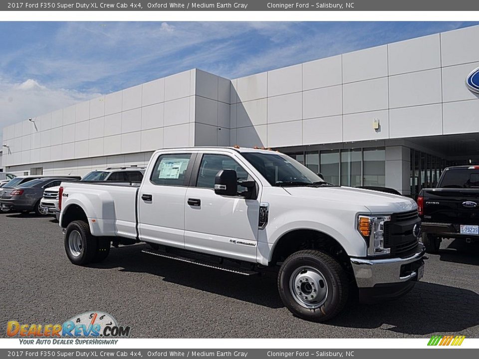 2017 Ford F350 Super Duty XL Crew Cab 4x4 Oxford White / Medium Earth Gray Photo #1