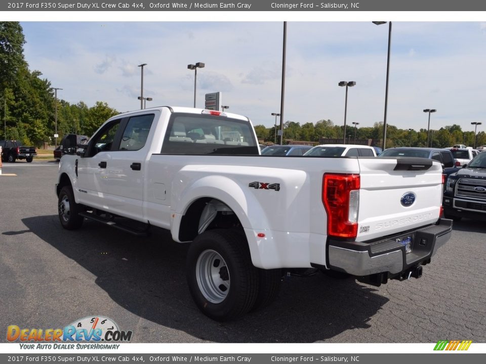 2017 Ford F350 Super Duty XL Crew Cab 4x4 Oxford White / Medium Earth Gray Photo #17
