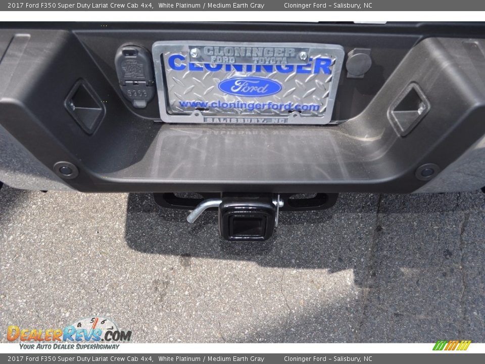 2017 Ford F350 Super Duty Lariat Crew Cab 4x4 White Platinum / Medium Earth Gray Photo #5