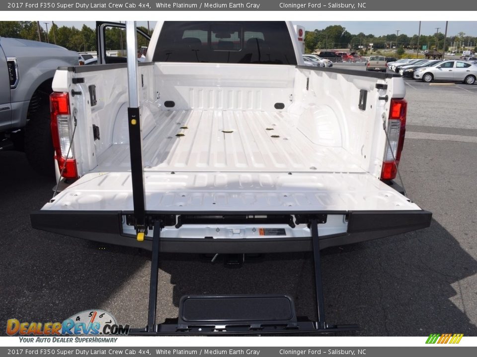 2017 Ford F350 Super Duty Lariat Crew Cab 4x4 White Platinum / Medium Earth Gray Photo #6