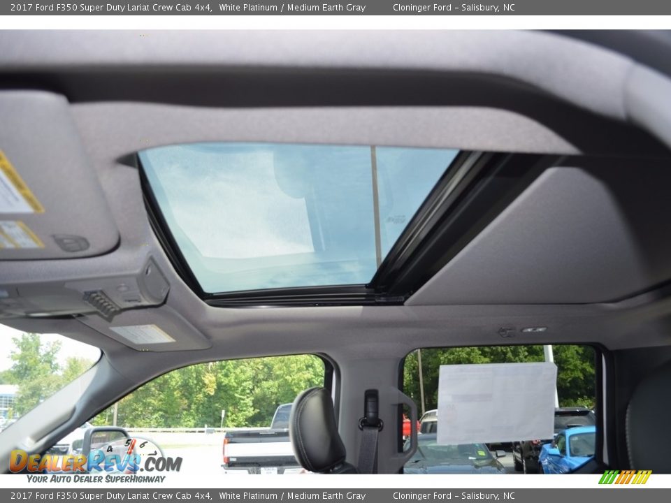 2017 Ford F350 Super Duty Lariat Crew Cab 4x4 White Platinum / Medium Earth Gray Photo #10