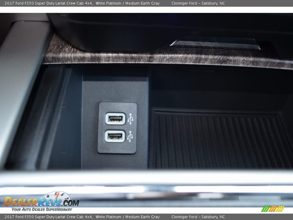 2017 Ford F350 Super Duty Lariat Crew Cab 4x4 White Platinum / Medium Earth Gray Photo #18
