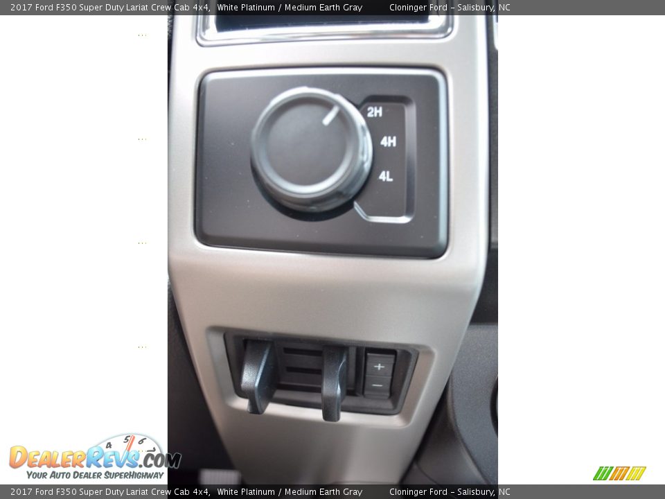2017 Ford F350 Super Duty Lariat Crew Cab 4x4 White Platinum / Medium Earth Gray Photo #19